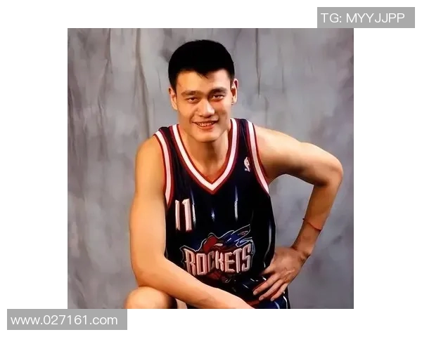 姚明在比赛中意外脚底打滑引发的连锁反应与球场安全隐患探讨